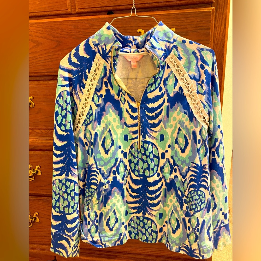 Lilly Pulitzer Size Medium Popover blue and white
